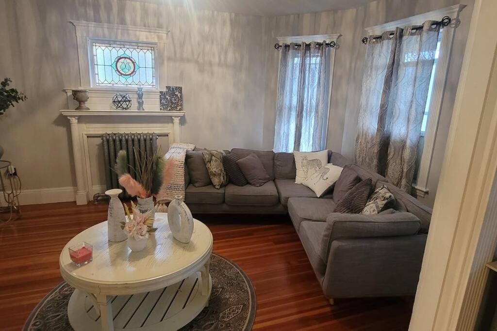 Modern Haven ,your Stylish Retreat Apartamento Boston